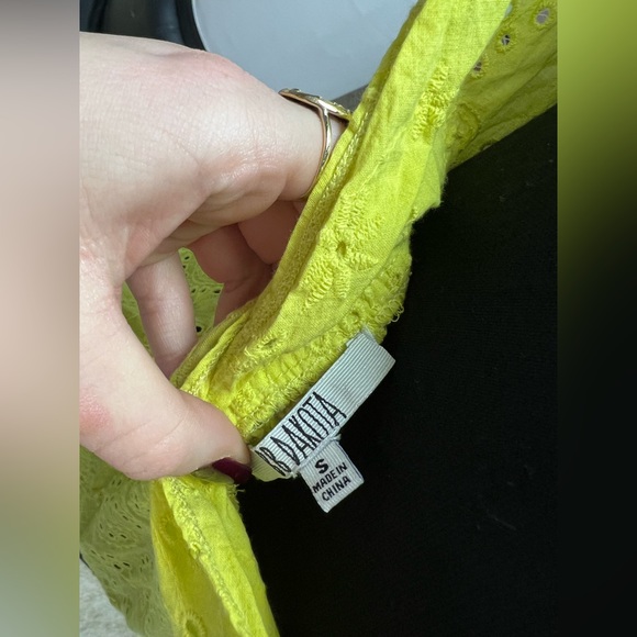 Bright yellow lace tank top - Picture 4 of 4